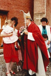 27. Juni 1985 Kindersegnung, Firmung Atting durch Bischof Manfr